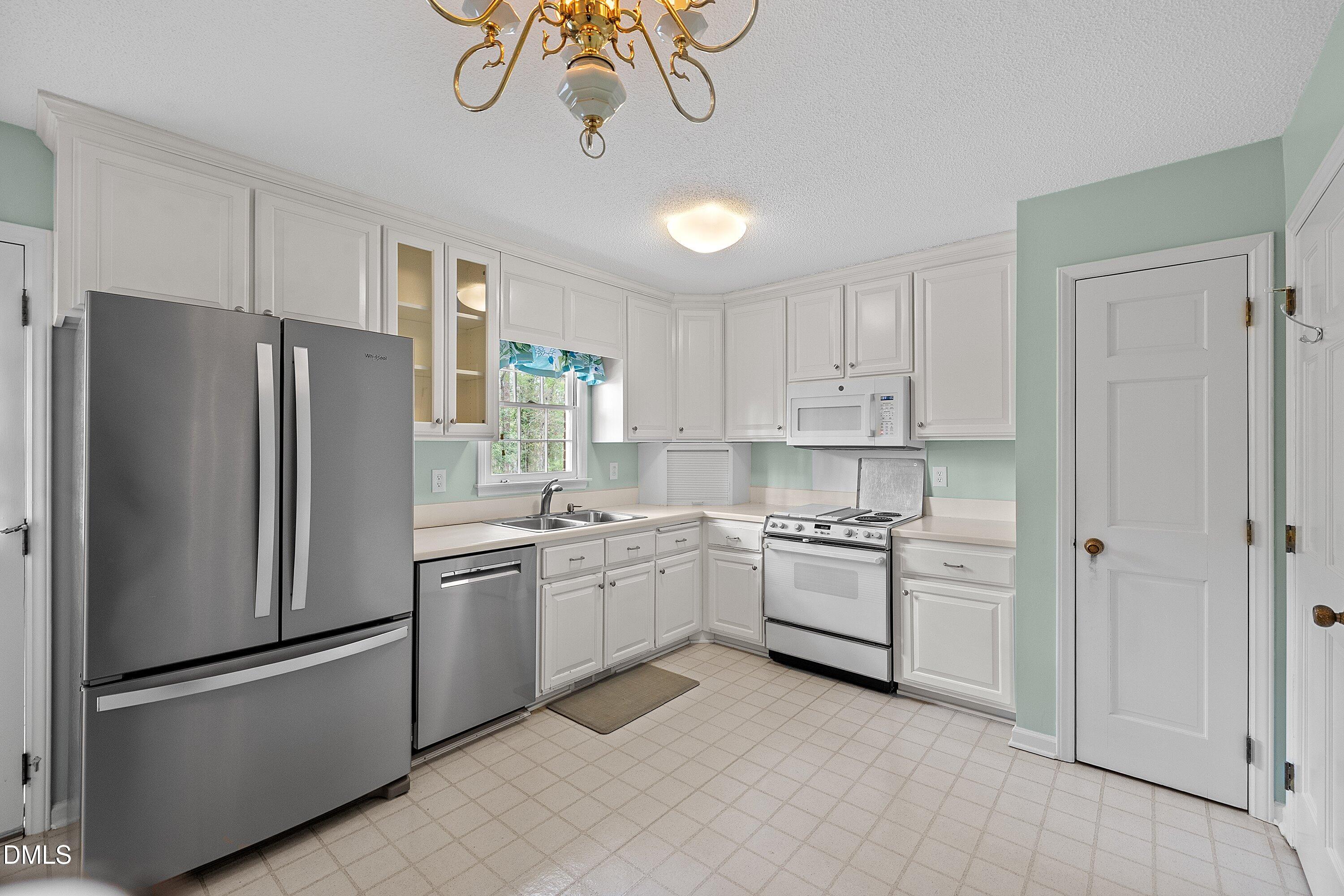 1429 Falls Church Road Raleigh, NC 27609 - Photo 25 of 60 25-1429 Falls Church_6335
