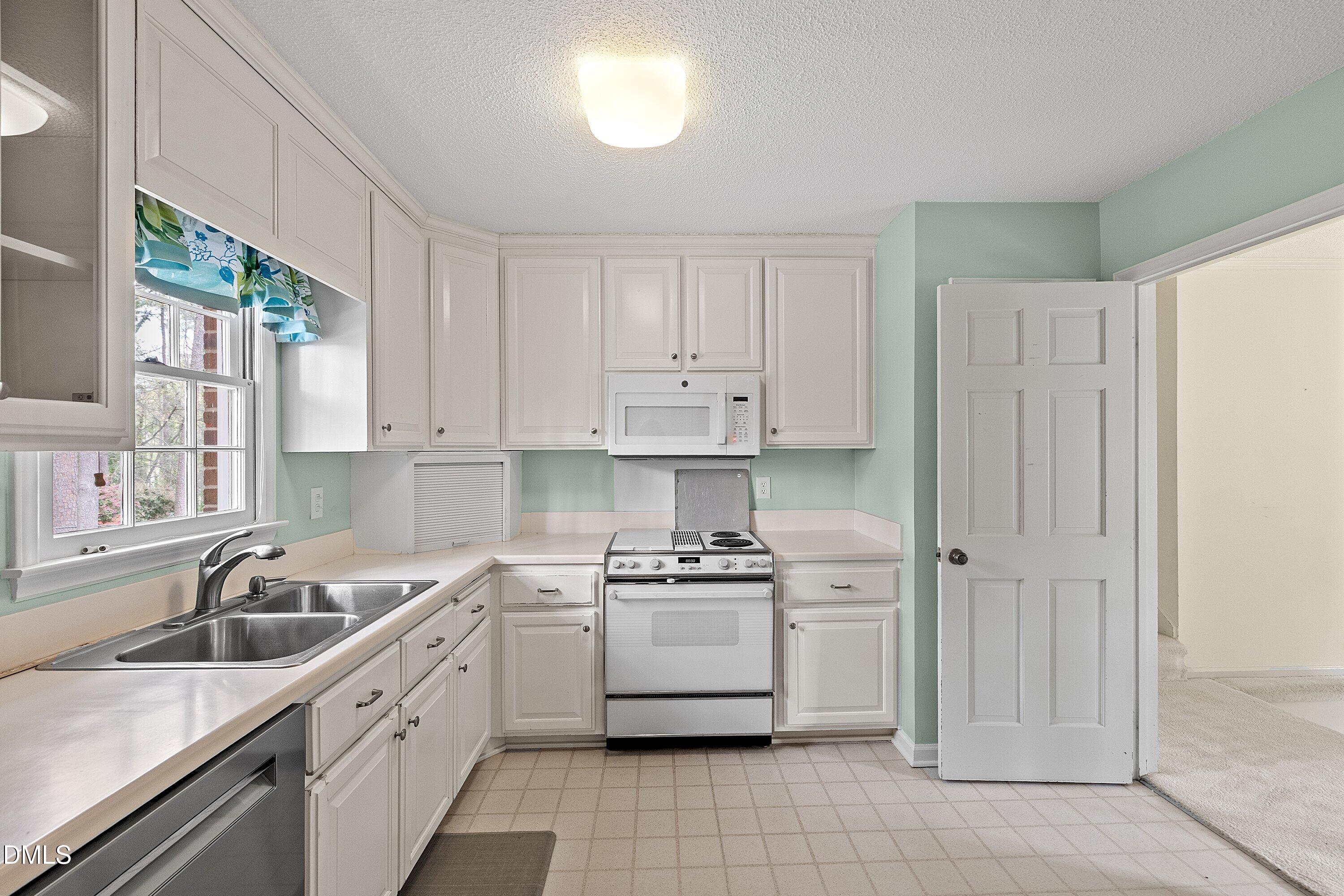 1429 Falls Church Road Raleigh, NC 27609 - Photo 30 of 60 30-1429 Falls Church_6360