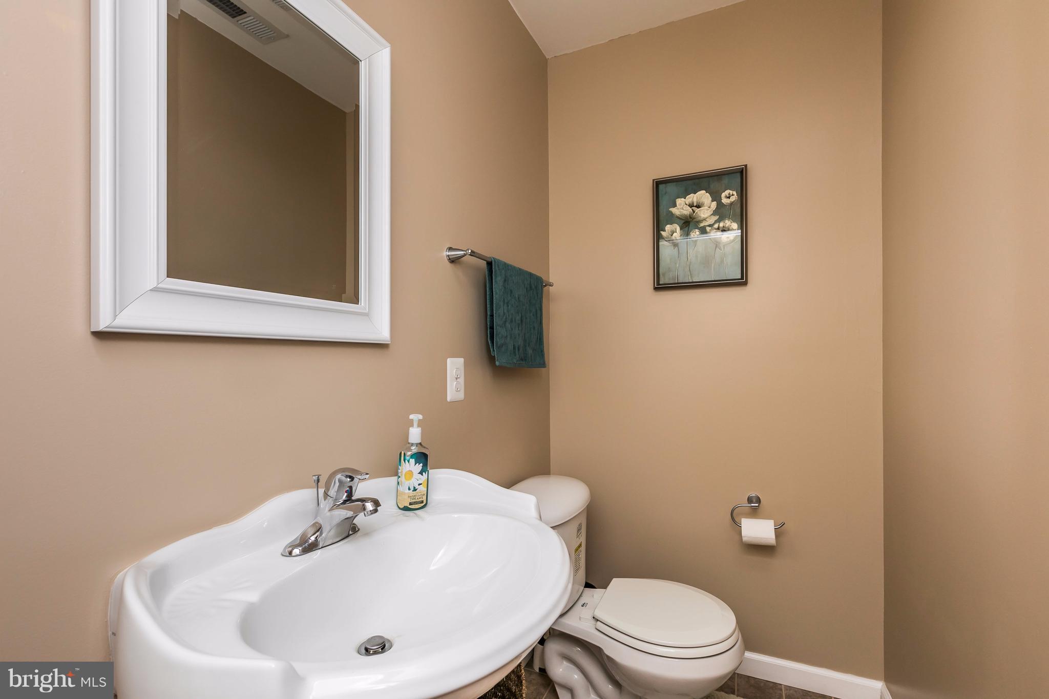 222 Oakwood Road Baltimore, MD 21222 - Photo 11 of 29 1st floor half Bath