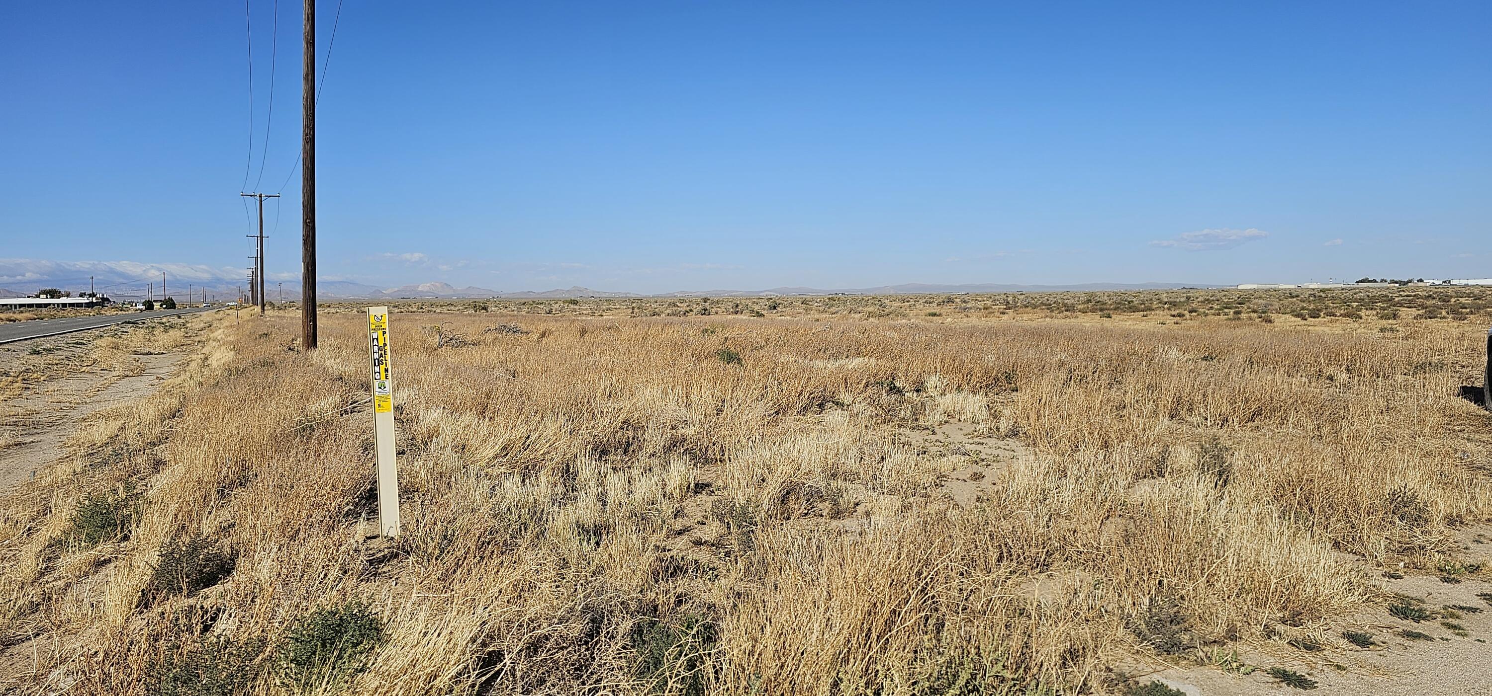 60th Street Lancaster, CA 93536 - Photo 4 of 6 a view of beach and yard