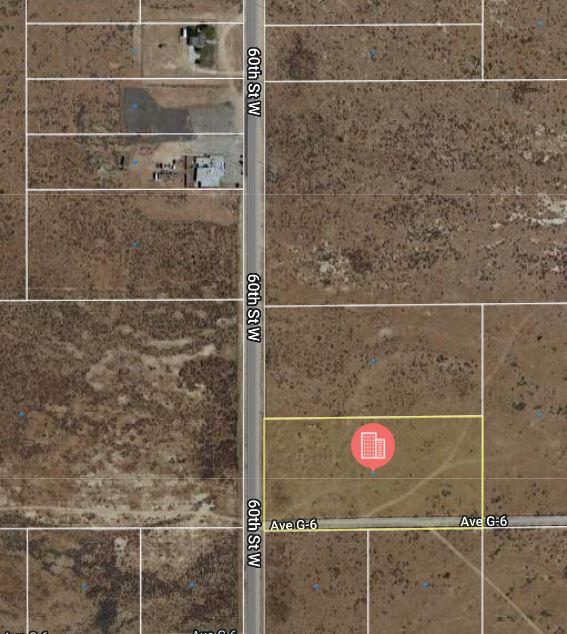 60th Street Lancaster, CA 93536 - Photo 5 of 6 a bathroom with a shower