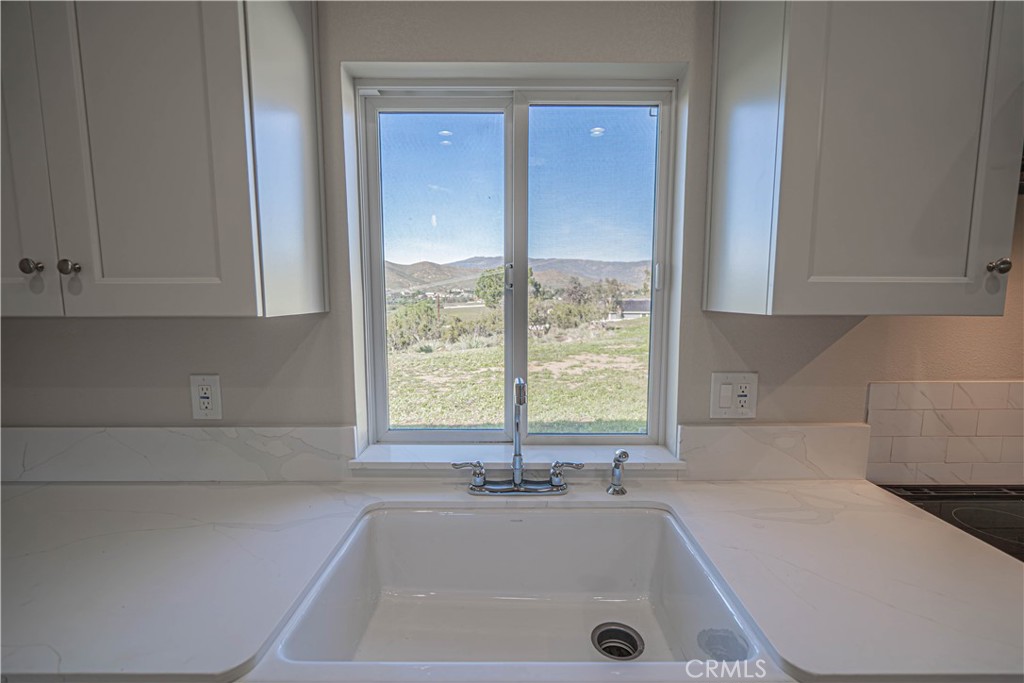 10540 Darling Road Agua Dulce, CA 91390 - Photo 24 of 56 Main kitchen