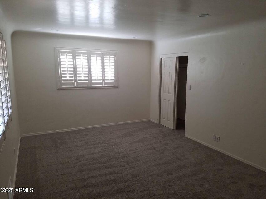1224 South Maple Avenue Tempe, AZ 85281 - Photo 19 of 31 an empty room with windows