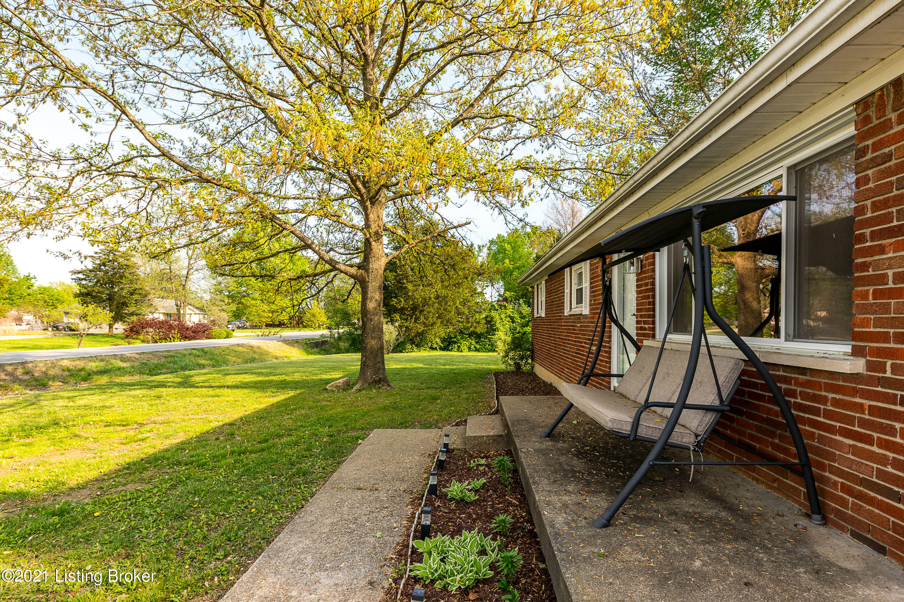 3764 East Blue Lick Road Louisville, KY 40229 - Photo 4 of 26 DHI-4