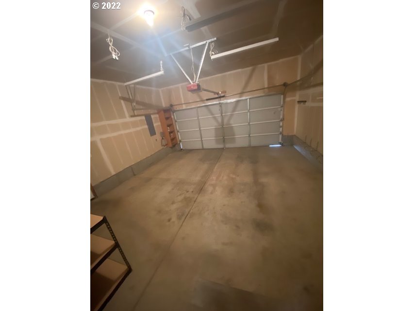 1643 Adelman Loop Eugene, OR 97402 - Photo 21 of 26 Gallery Image 21
