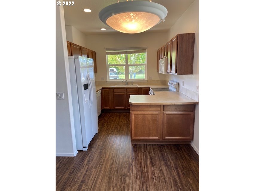 1643 Adelman Loop Eugene, OR 97402 - Photo 9 of 26 Gallery Image 9
