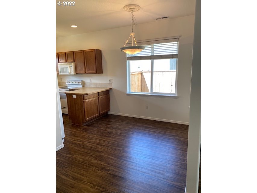 1643 Adelman Loop Eugene, OR 97402 - Photo 10 of 26 Gallery Image 10