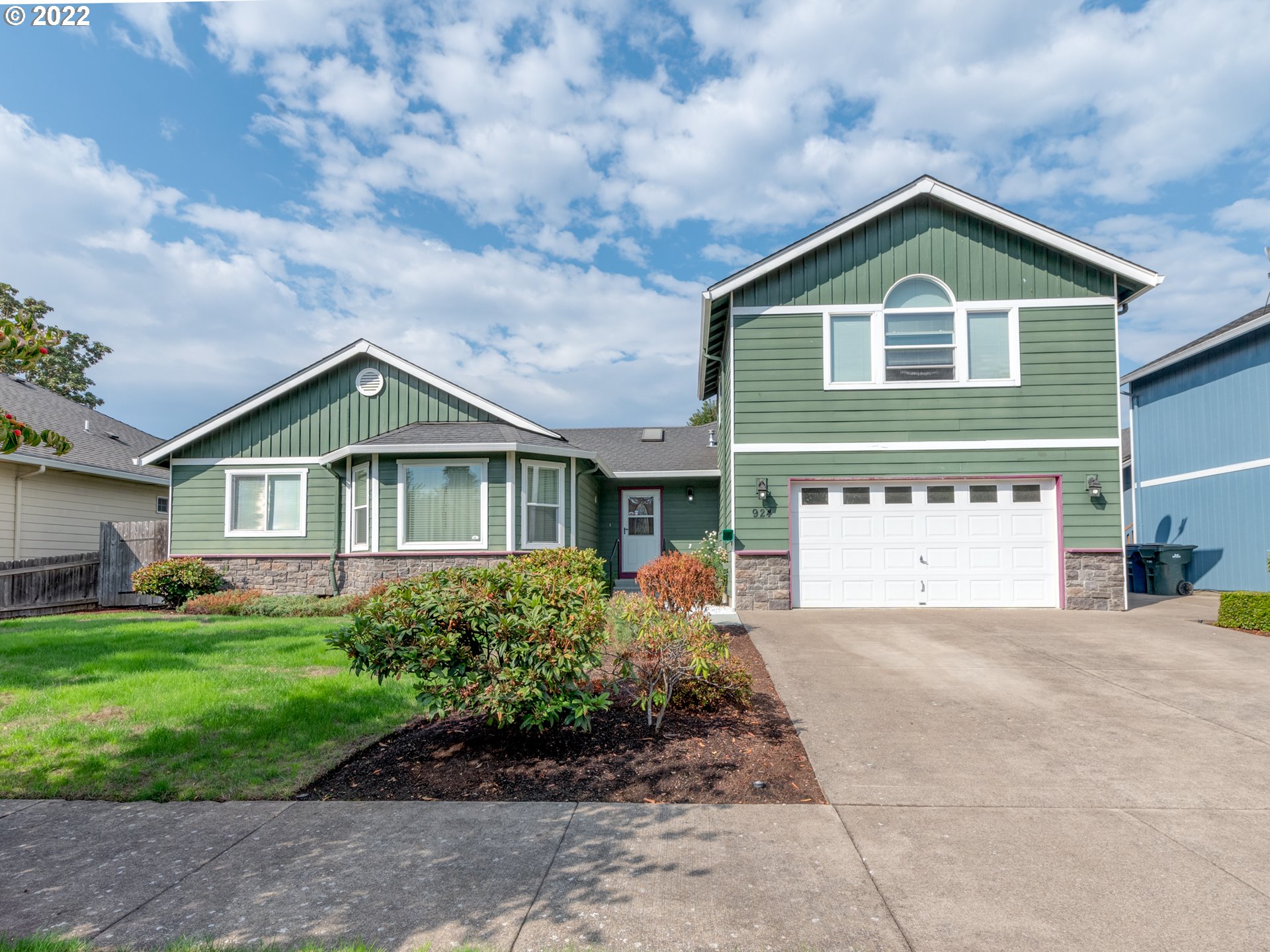 924 S Street Springfield, OR 97477 - Photo 1 of 30 a front view of a house with a yard and garage