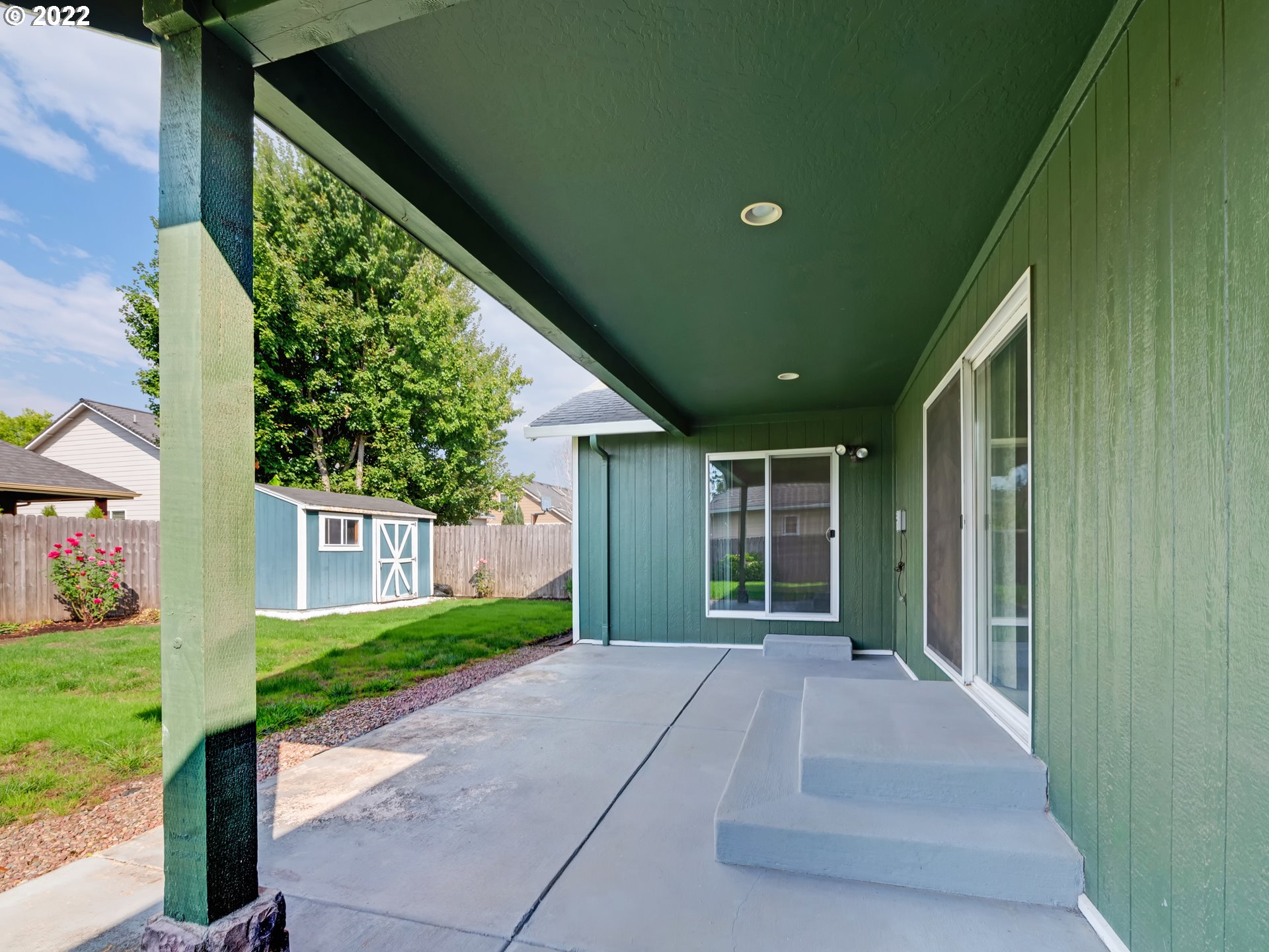 924 S Street Springfield, OR 97477 - Photo 28 of 30 a porch with seating space