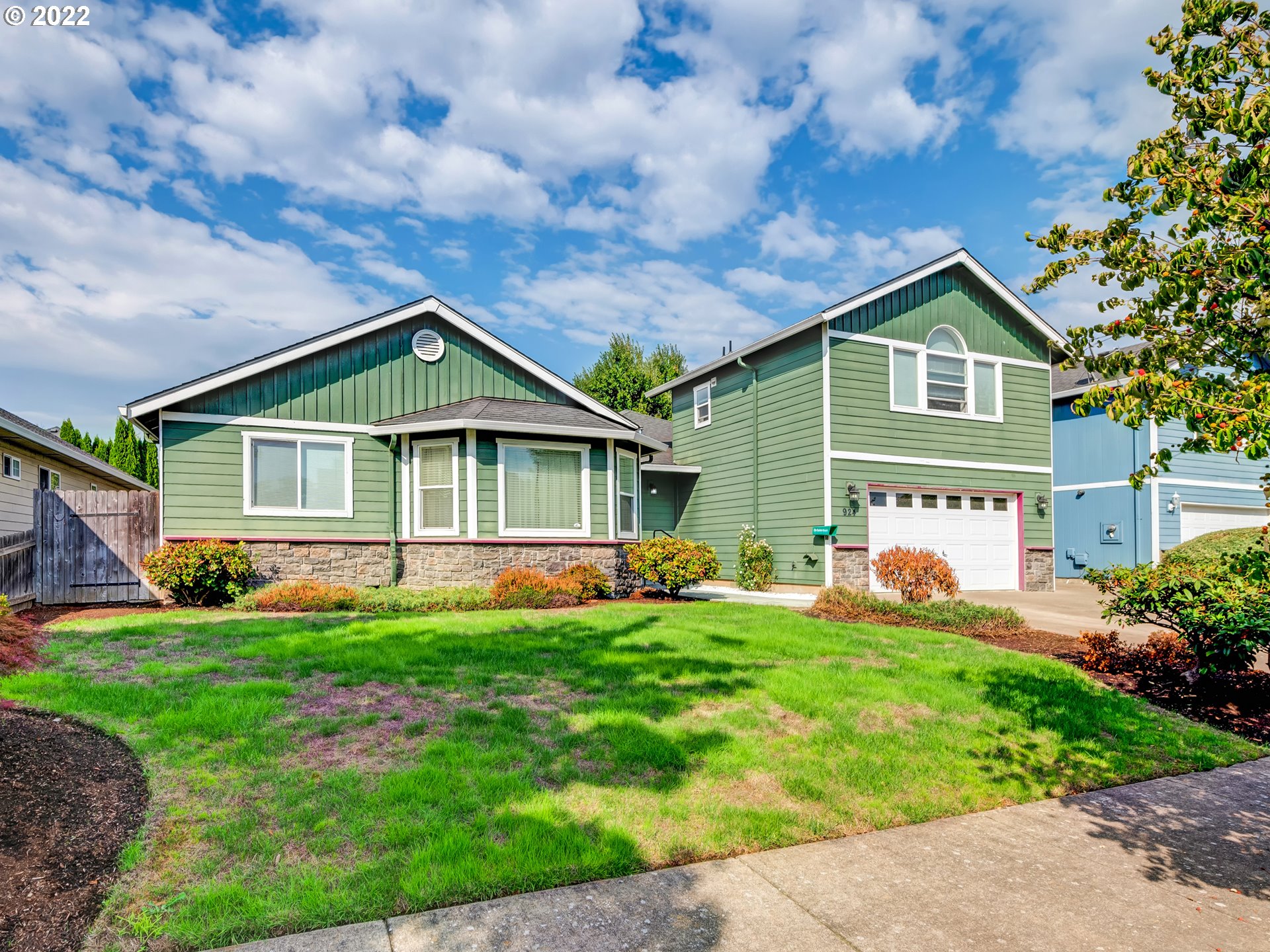 924 S Street Springfield, OR 97477 - Photo 30 of 30 a front view of house with yard and green space