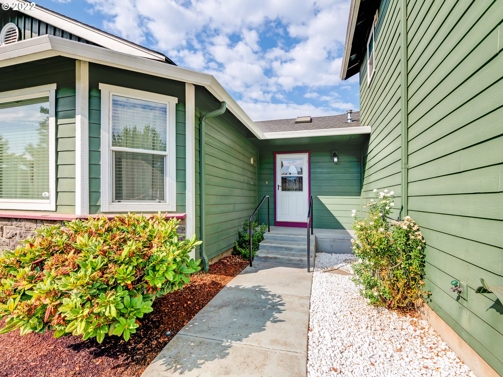 924 S Street Springfield, OR 97477 - Photo 3 of 30 a view of a house with potted plants