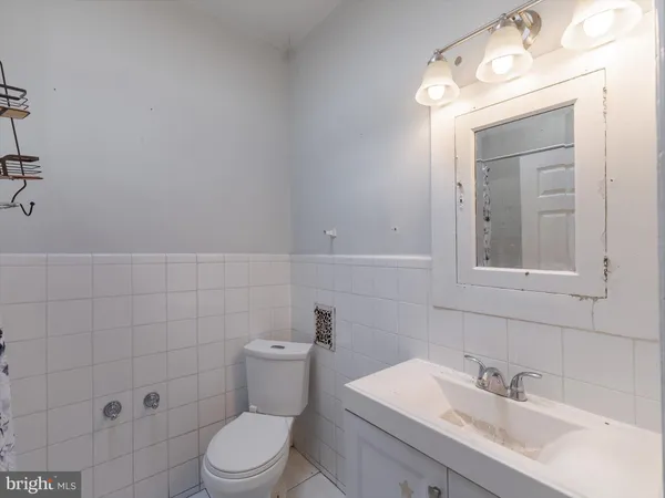 $1,800 | 242 Berkley Street, Philadelphia, PA 19144