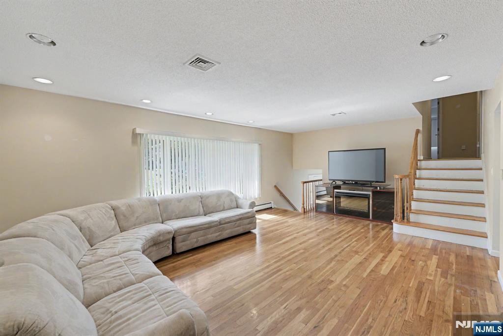 151 Broadview Terrace Paramus, NJ 07652 - Photo 3 of 17