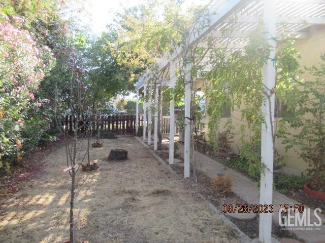 Undisclosed Address Taft, CA 93268 - Photo 26 of 28 a wooden bench sitting in front of a building
