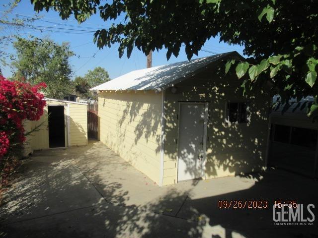 Undisclosed Address Taft, CA 93268 - Photo 6 of 28 a view of a yard with an tree