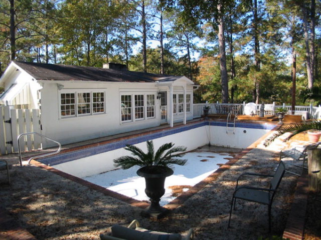 Na East Calhoun Street Wadley, GA 30477 - Photo 4 of 16 Pool & pool house.