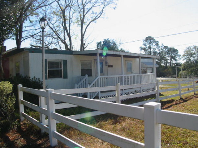 Na East Calhoun Street Wadley, GA 30477 - Photo 7 of 16 Mobile home.