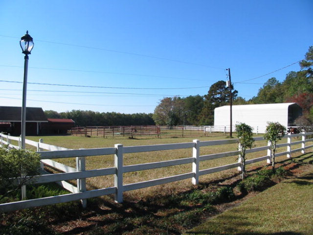 Na East Calhoun Street Wadley, GA 30477 - Photo 8 of 16 Horse barn & fencing
