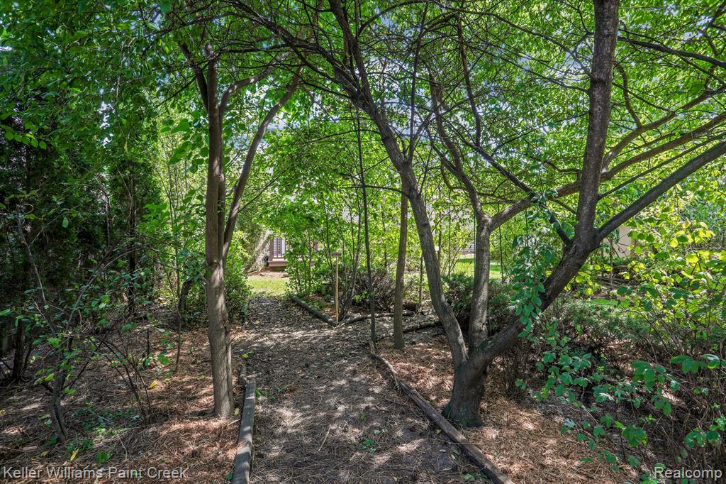 2616 Eastern Avenue Rochester Hills, MI 48307 - Photo 20 of 28