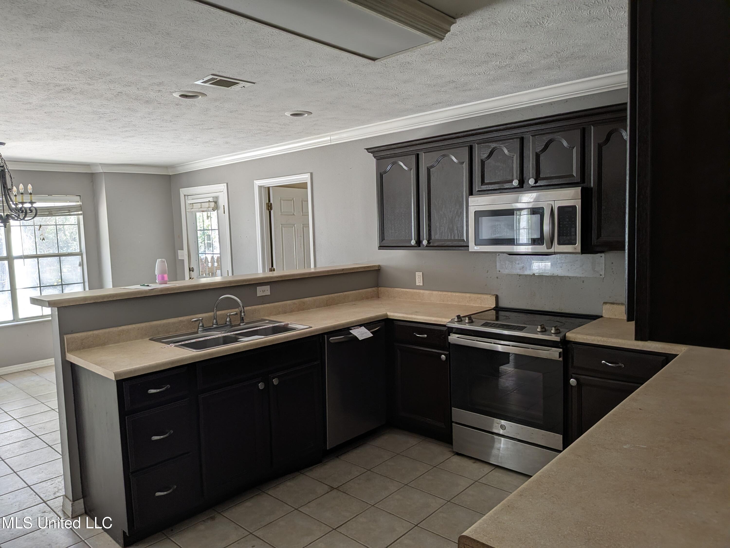 908 Edna Street Waveland, MS 39576 - Photo 18 of 27 PXL_20260119_171422641.MP