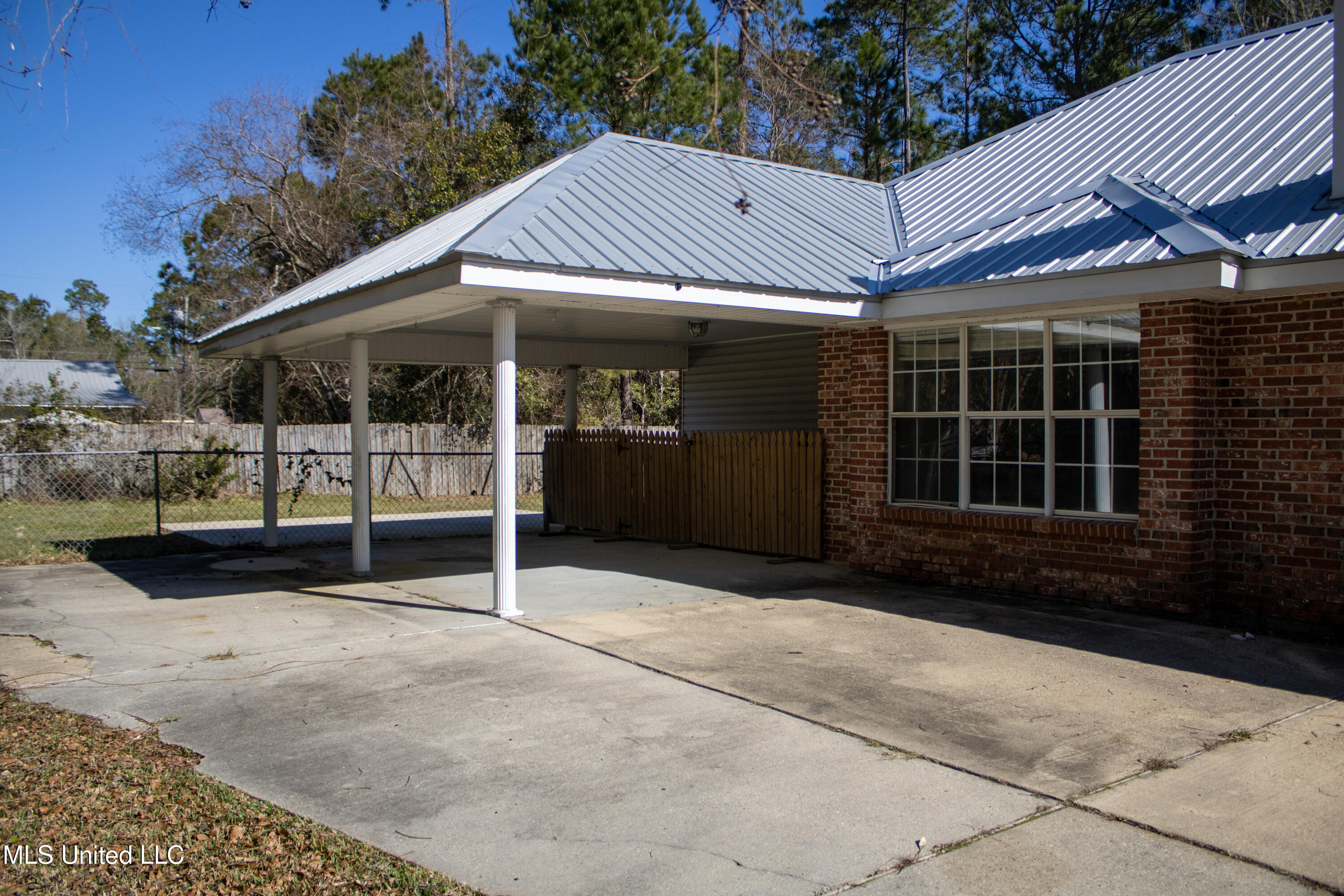 908 Edna Street Waveland, MS 39576 - Photo 3 of 27 IMG_3909