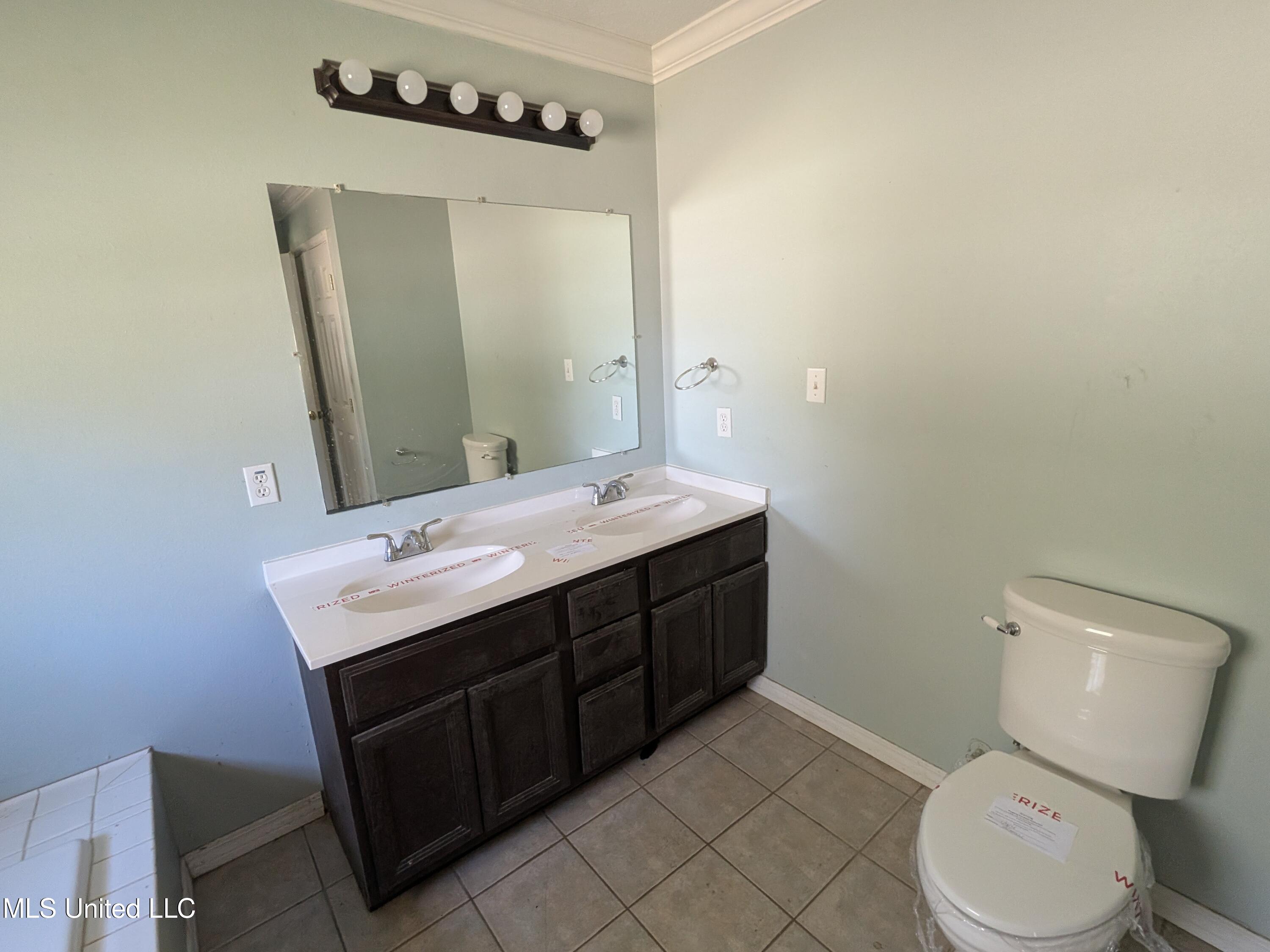 908 Edna Street Waveland, MS 39576 - Photo 8 of 27 PXL_20260119_171620278