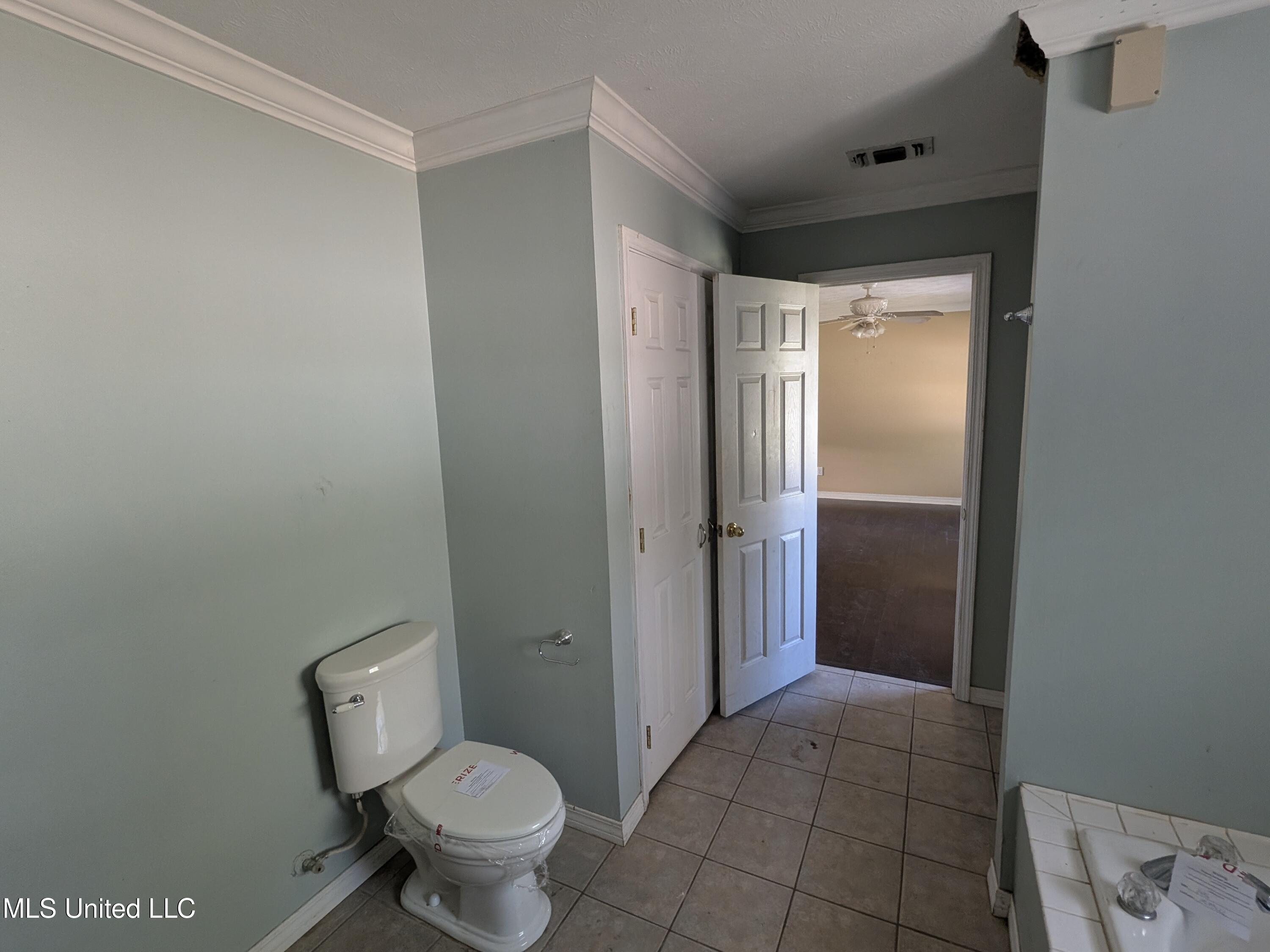 908 Edna Street Waveland, MS 39576 - Photo 9 of 27 PXL_20260119_171602454