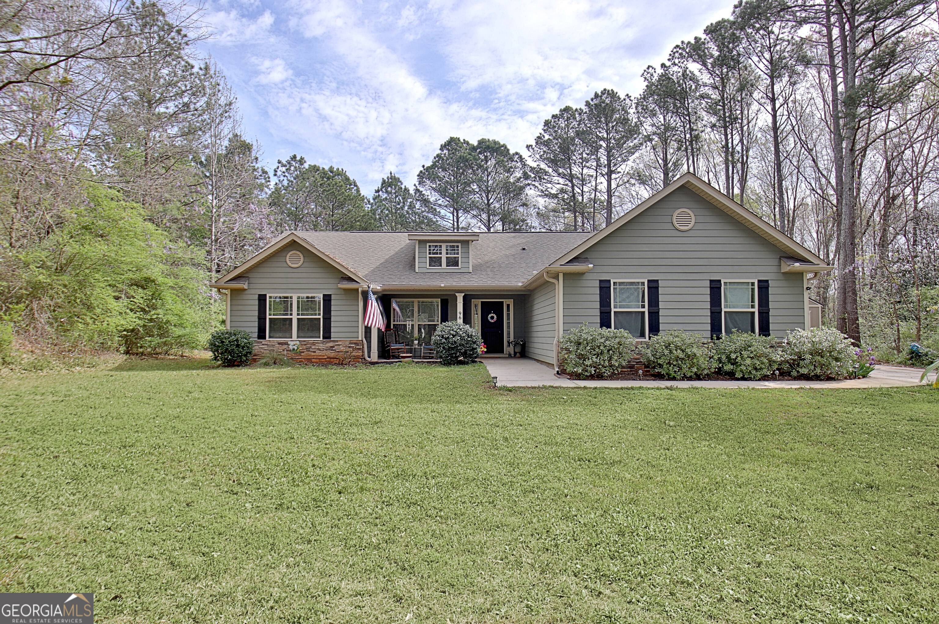 96 East Gordon Road Newnan, GA 30263 - Photo 1 of 34 a front view of a house with yard and green space