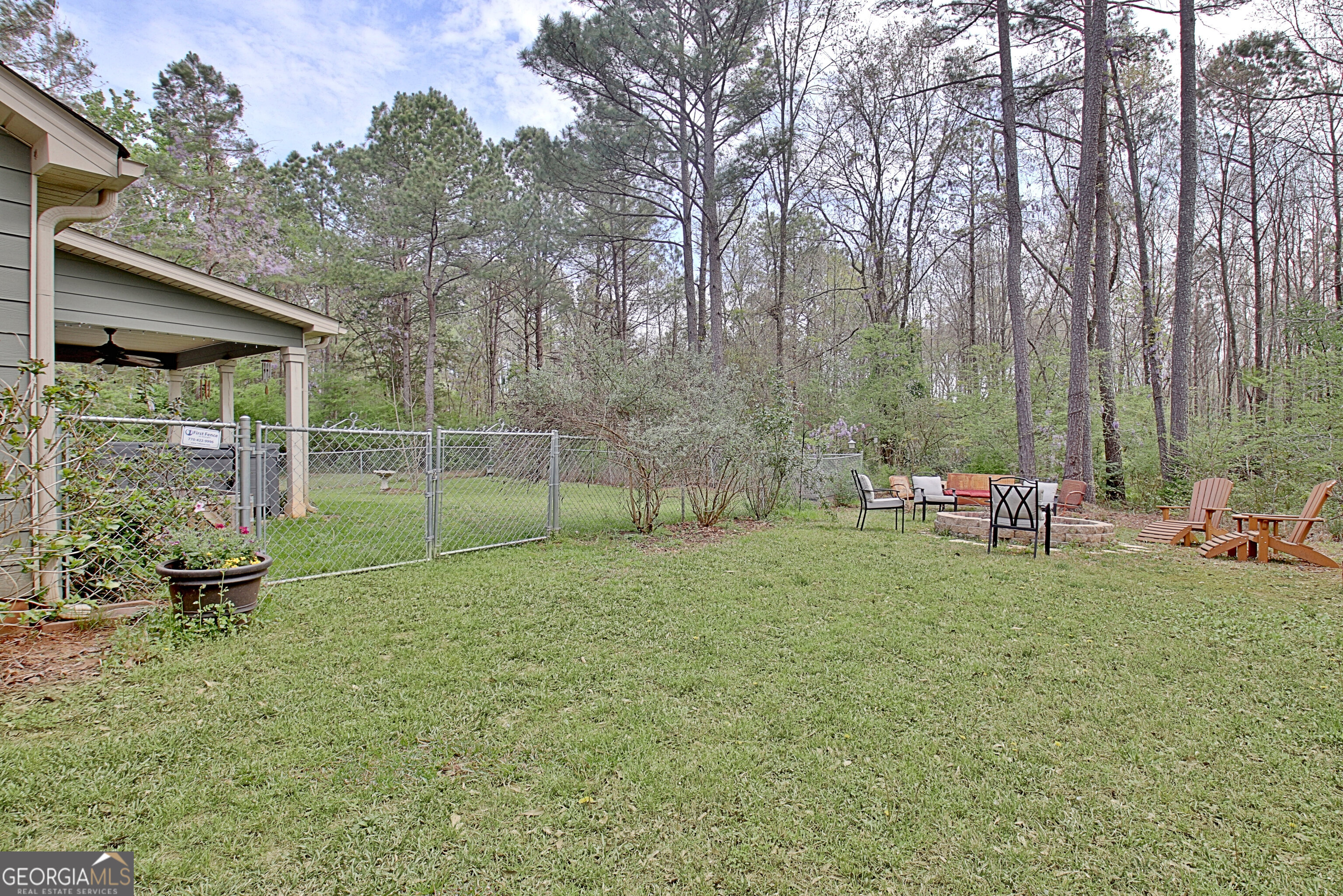 96 East Gordon Road Newnan, GA 30263 - Photo 33 of 34 a backyard of a house with table and chairs