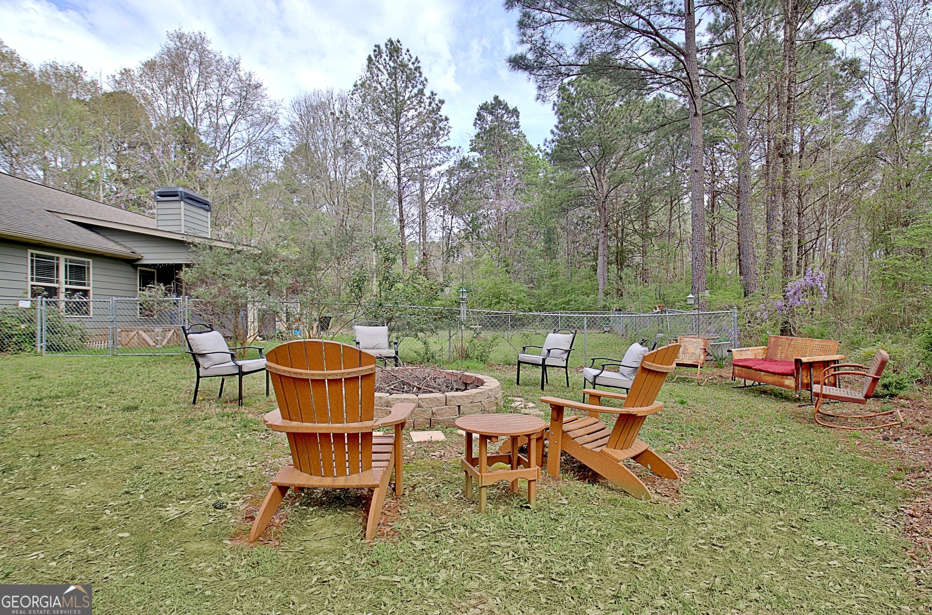 96 East Gordon Road Newnan, GA 30263 - Photo 34 of 34 a backyard of a house with table and chairs