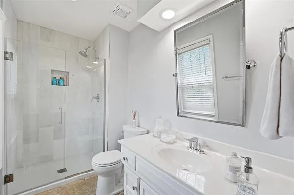 $775,000 | 5303 Northwest 60th Terrace, Kansas City, MO 64151