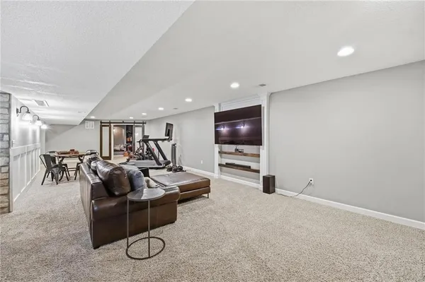 $775,000 | 5303 Northwest 60th Terrace, Kansas City, MO 64151