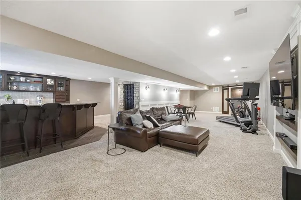 $775,000 | 5303 Northwest 60th Terrace, Kansas City, MO 64151