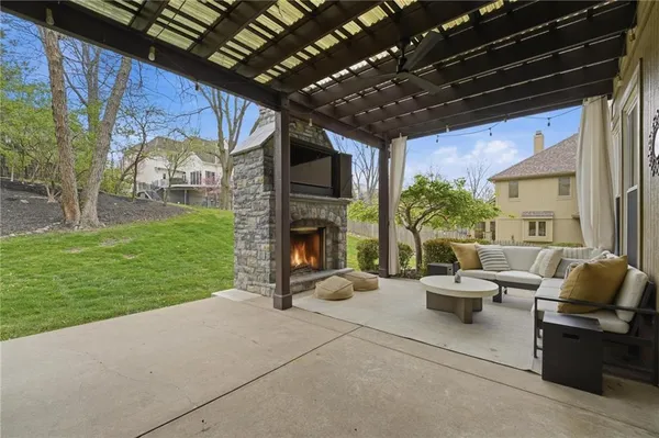 $775,000 | 5303 Northwest 60th Terrace, Kansas City, MO 64151