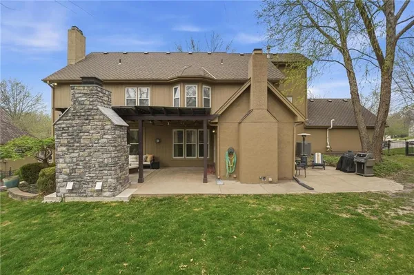 $775,000 | 5303 Northwest 60th Terrace, Kansas City, MO 64151