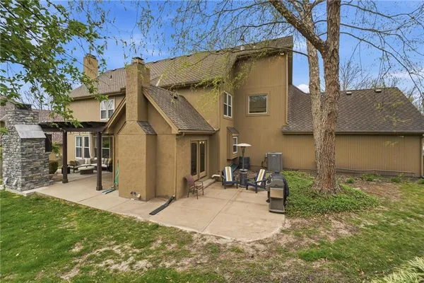 $775,000 | 5303 Northwest 60th Terrace, Kansas City, MO 64151