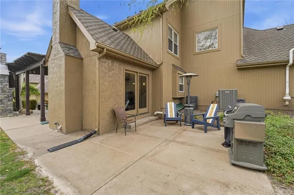 $775,000 | 5303 Northwest 60th Terrace, Kansas City, MO 64151