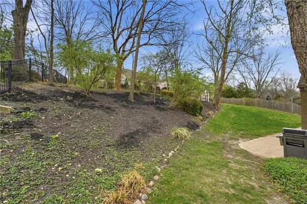 $775,000 | 5303 Northwest 60th Terrace, Kansas City, MO 64151