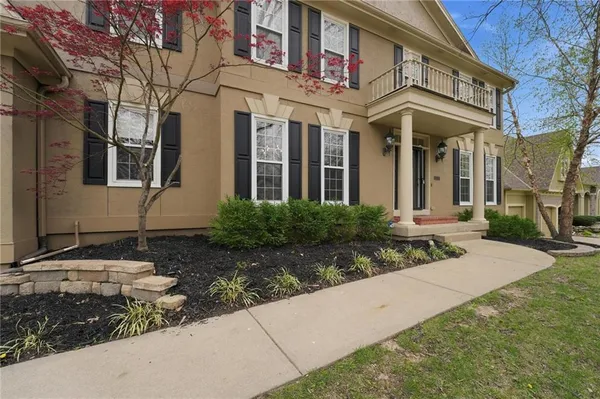 $775,000 | 5303 Northwest 60th Terrace, Kansas City, MO 64151