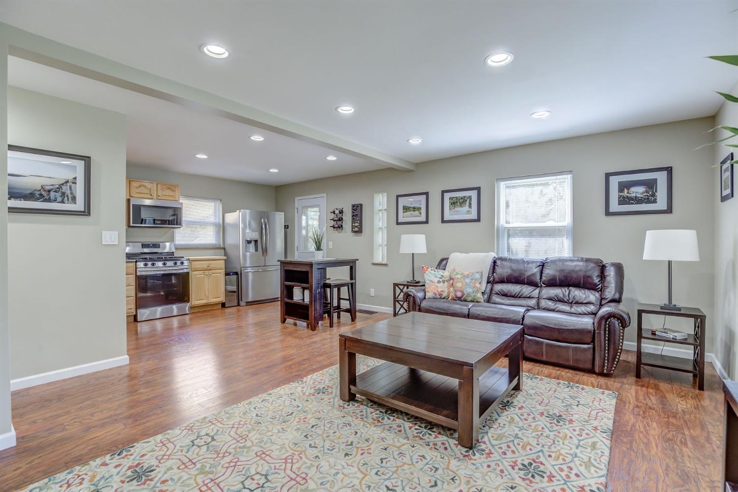 8306 Cheviot Road Cincinnati, OH 45239 - Photo 4 of 38 Gallery Image 4