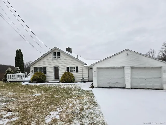 a view of garage and yard