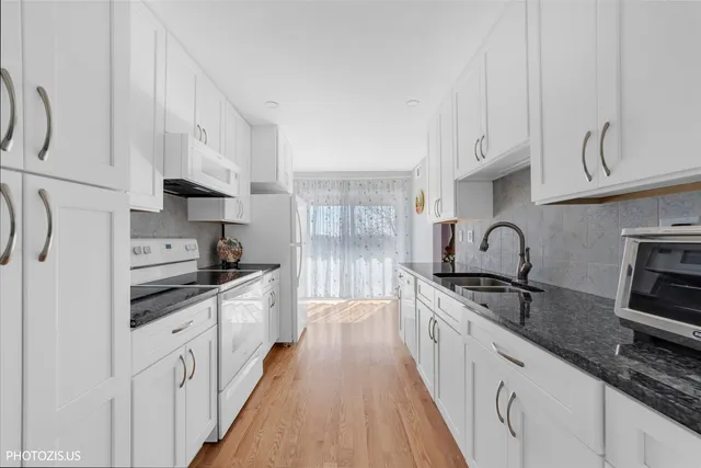 $315,900 | 4900 Foster Street, Unit 412, Skokie, IL 60077