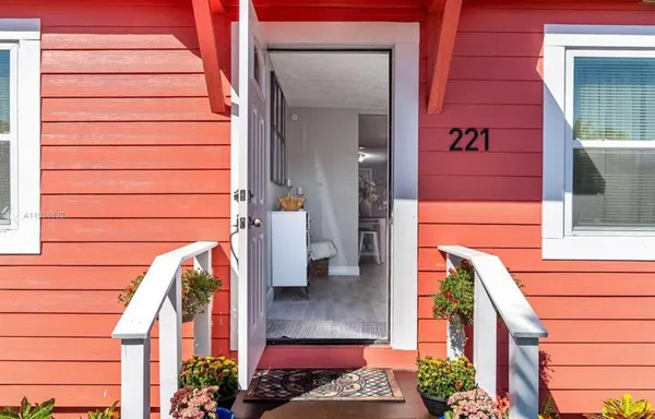 $2,600 | 221 South C Street, Unit A, Lake Worth Beach, FL 33460