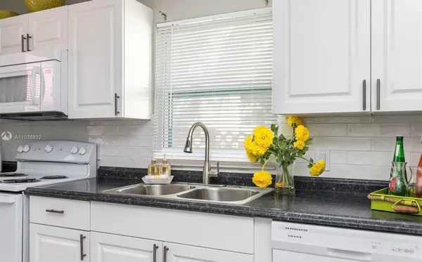 $2,600 | 221 South C Street, Unit A, Lake Worth Beach, FL 33460