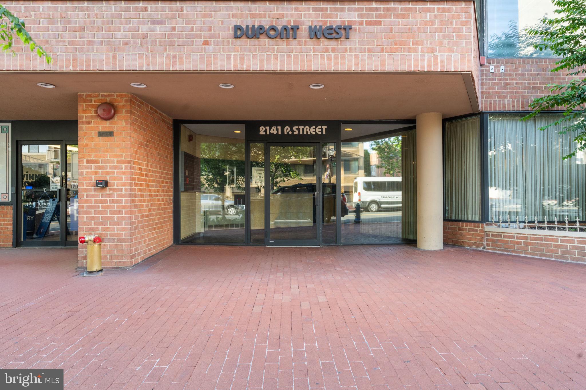 2141 P Street Northwest, Unit 306 Washington, DC 20037 - Photo 3 of 47 an empty room with window