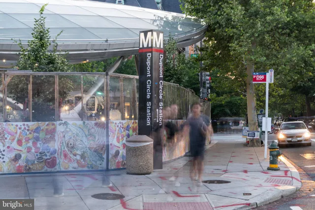 a close up of a street sign