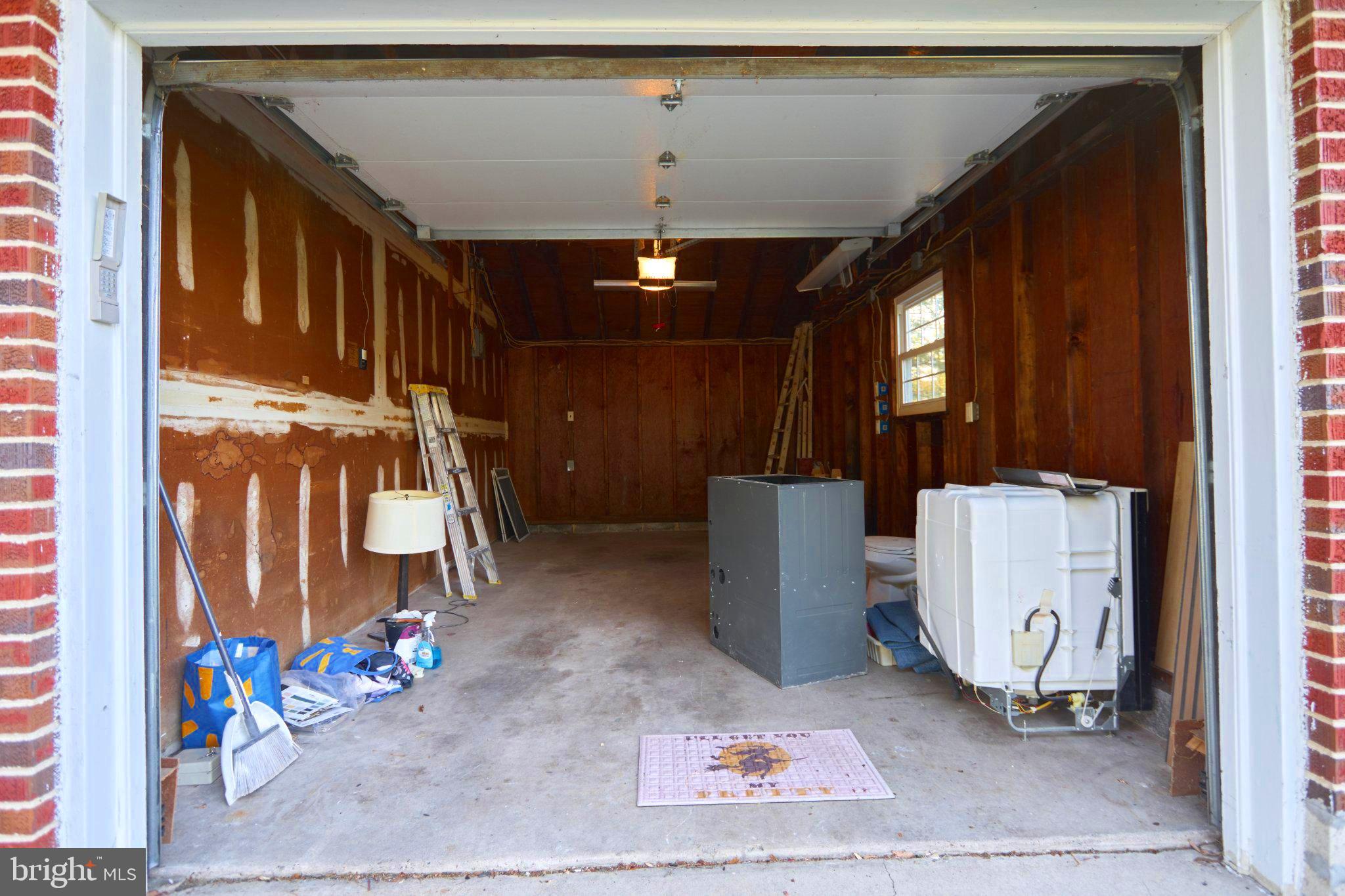 34 Hillside Road Stratford, NJ 08084 - Photo 29 of 30 Spacious garage ready for transformation.