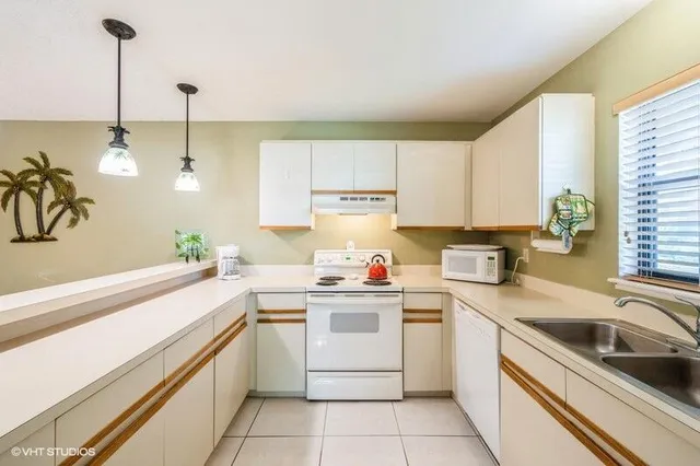 $2,300 | 7485 Southeast Jamestown Terrace, Hobe Sound, FL 33455