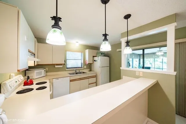 $2,300 | 7485 Southeast Jamestown Terrace, Hobe Sound, FL 33455