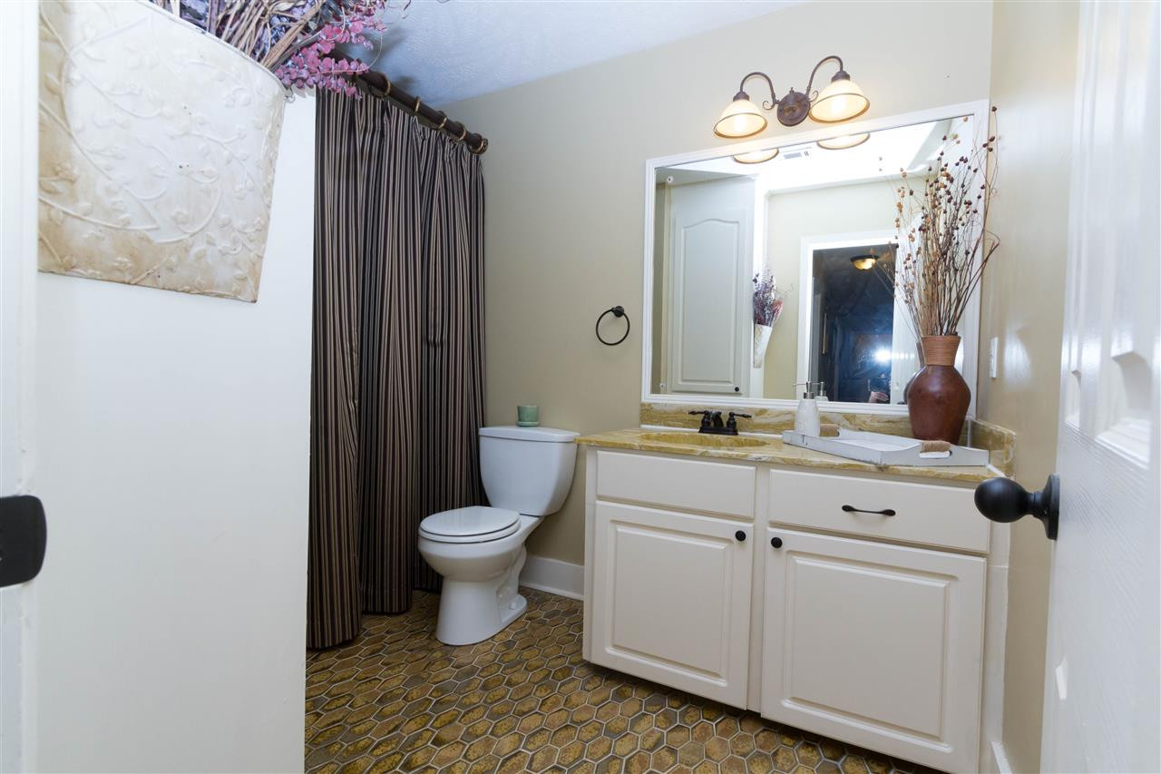 201 Bay Road Brandon, MS 39047 - Photo 19 of 23 Nice hall bathroom with tub/shower combo